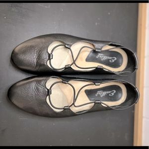 Earthies Essen  Flats Elastic Strap Black Leather Arch Support